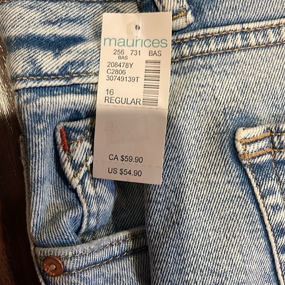 Edgely Shorts - Picture 4 of 4